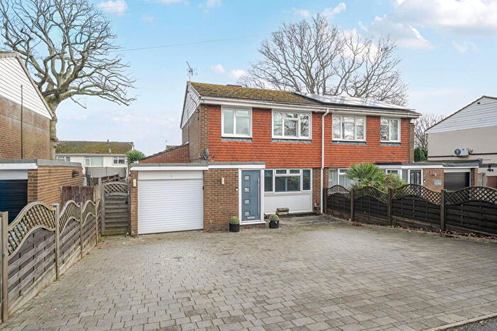 3 Bedroom Semi-Detached House For Sale In Extended Beautiful Family Home - Sq Ft, ME8