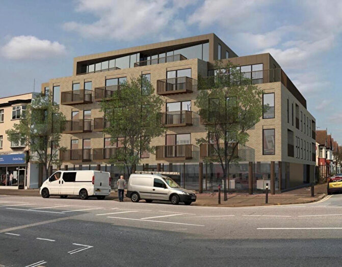 3 Bedroom Apartment For Sale In London Road, Westcliff-on-Sea, SS0