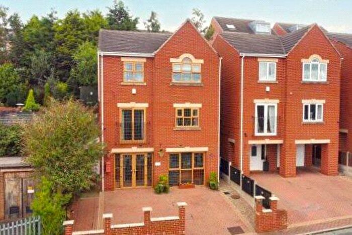 5 Bedroom Detached House For Sale In Worsbrough Road, Blacker Hill, Barnsley, South Yorkshire, S74