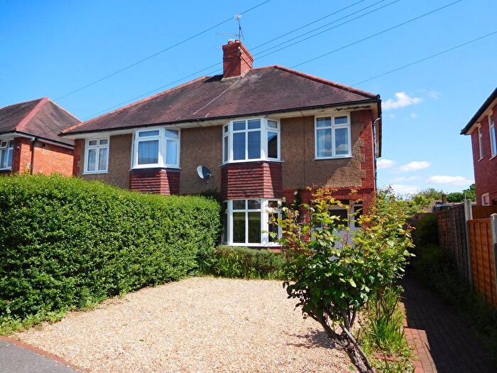 3 Bedroom Semi-Detached House To Rent In Oakhill Road, Horsham, RH13