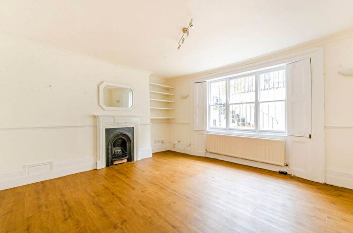 2 Bedroom Flat To Rent In Harecourt Road, Highbury And Islington, London, N1