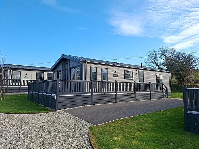 2 Bedroom Mobile/park Home For Sale In Lanteglos, Fowey, PL23