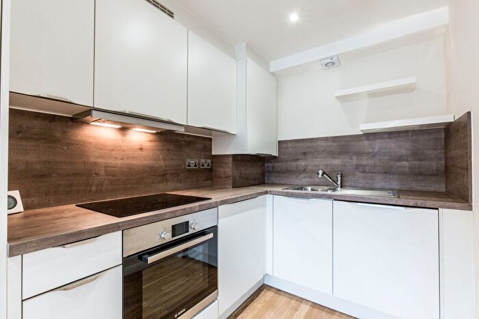 Studio To Rent In Trout Road, Yiewsley, West Drayton, UB7