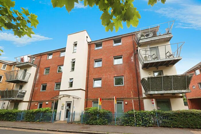 2 Bedroom Flat For Sale In West End Road, High Wycombe, HP11