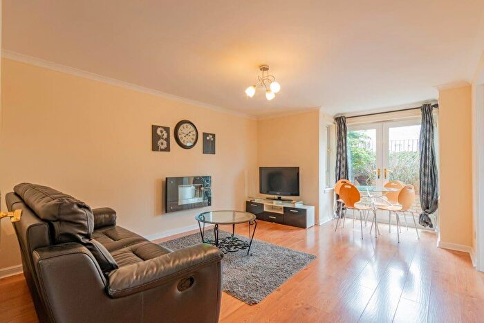 2 Bedroom Flat To Rent In L Gilmerton Road, Edinburgh, EH16