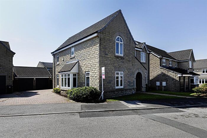 4 Bedroom Detached House For Sale In Burwood Gate, Queensbury, Bradford, BD13
