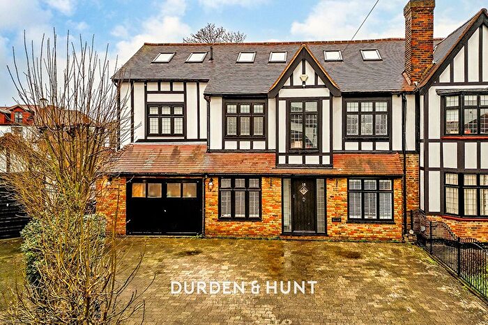 5 Bedroom Semi-Detached House For Sale In Edward Close, Romford, RM2