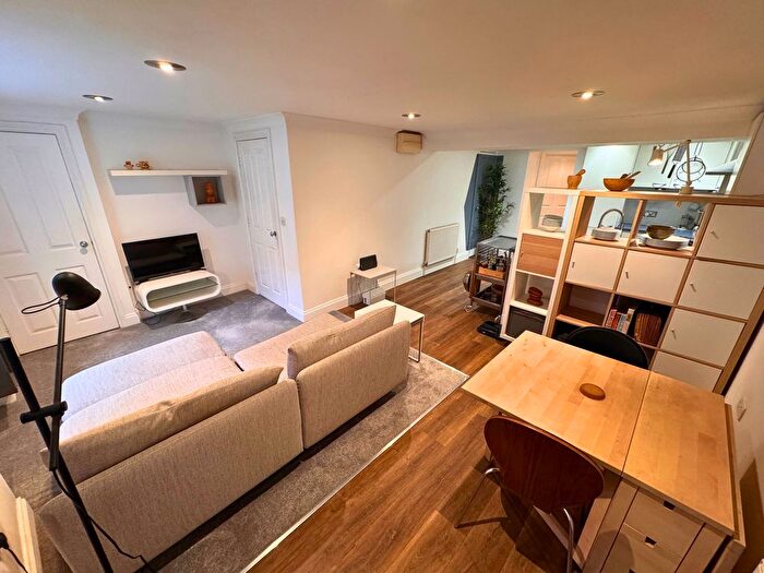 1 Bedroom Flat For Sale In Magdalen Street, Exeter, EX2