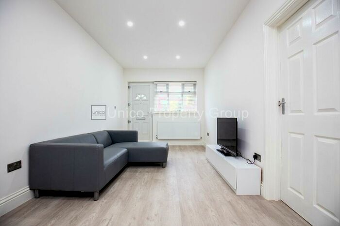 1 Bedroom Flat To Rent In Eastern Avenue, Ilford, IG2