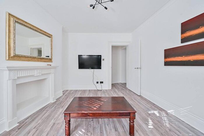 2 Bedroom Flat To Rent In Old Marylebone Road, Marylebone, London, NW1