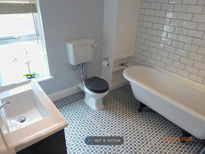 2 Bedroom Flat To Rent In Comerford Road, London SE4