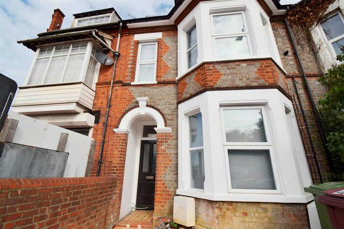 2 Bedroom Flat To Rent In Oxford Road, West Reading, Berkshire, RG30