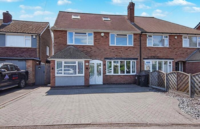 4 Bedroom Semi-Detached House For Sale In Cedarwood Drive, Balsall Common, CV7