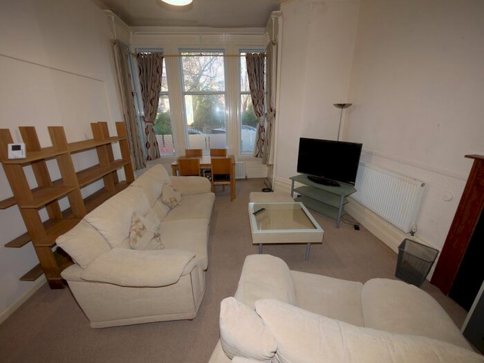 1 Bedroom Flat To Rent In North Hill Road, Leeds, LS6