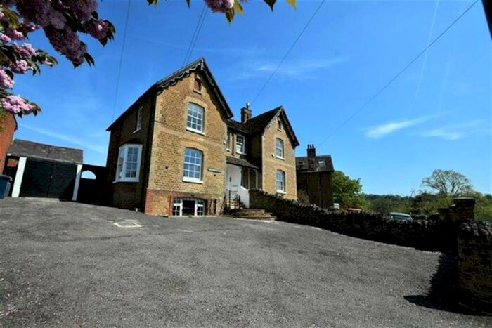 5 Bedroom Cottage To Rent In Bedroom Property In Godalming, GU7