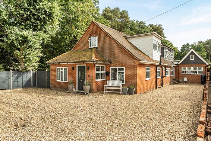 4 Bedroom Detached House For Sale In Pinehill Road, Crowthorne, Berkshire, RG45