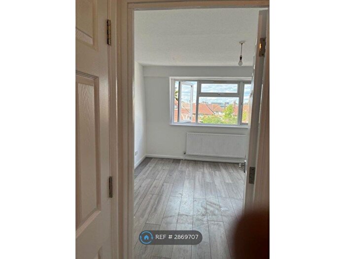 3 Bedroom Flat To Rent In Colman Road, London, E16