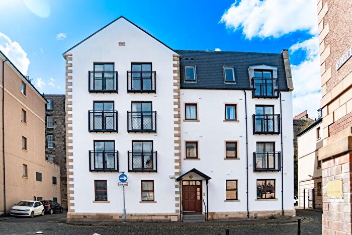 2 Bedroom Flat To Rent In West Silvermills Lane, Edinburgh, EH3