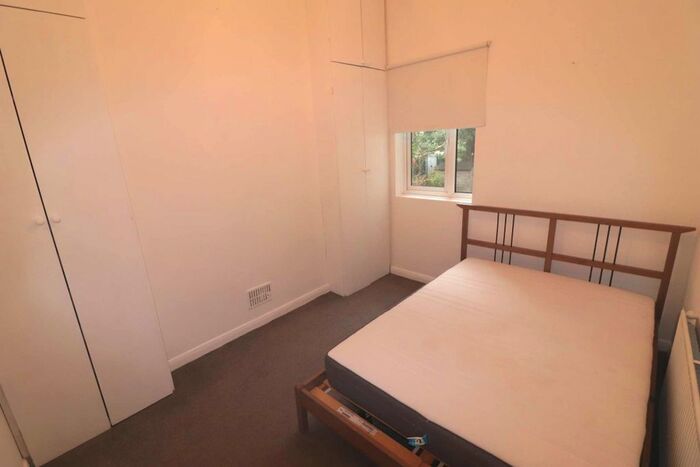 1 Bedroom Flat To Rent In Mosslea Road, London, SE20