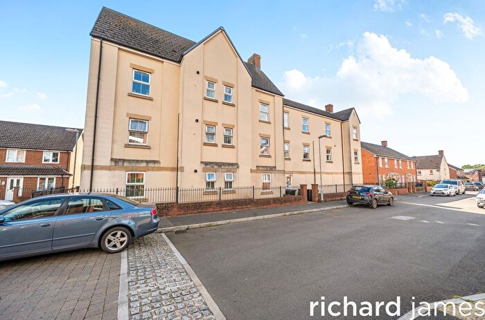 2 Bedroom Flat For Sale In Cloatley Crescent, Royal Wootton Bassett, SN4