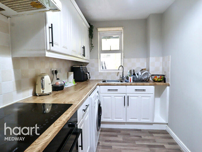 2 Bedroom Apartment To Rent In Mary Court, Chatham, ME4