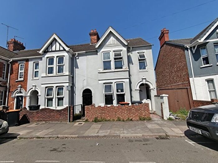 5 Bedroom Semi-Detached House To Rent In Victoria Road, Bedford, MK42