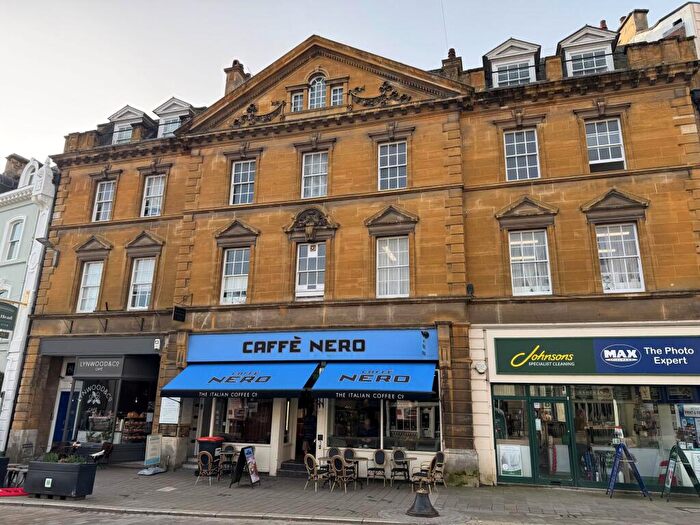 2 Bedroom Flat To Rent In Market Place, Cirencester, GL7