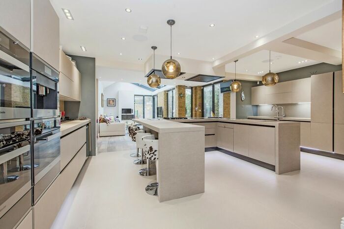 4 Bedroom Detached House To Rent In Vine Road, London, SW13