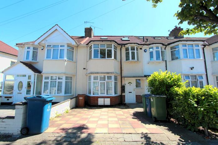 3 Bedroom Apartment To Rent In Malvern Gardens, Harrow, HA3