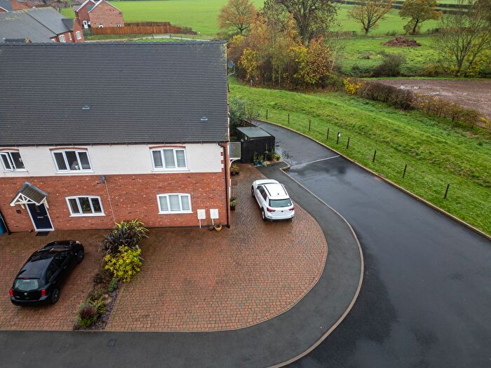 3 Bedroom Semi-Detached House For Sale In Ragley Close, Tamworth, B79