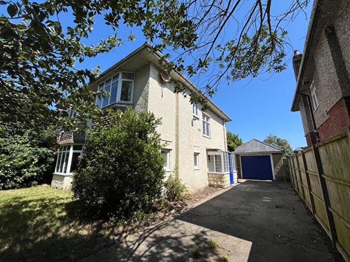 5 Bedroom House To Rent In Bethia Road, Bournemouth, BH8