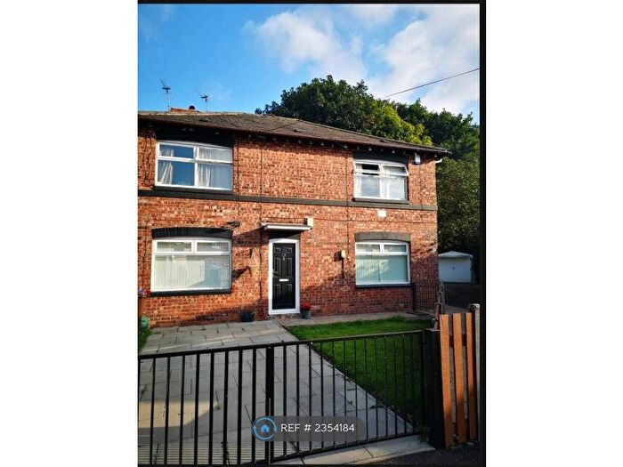 2 Bedroom Flat To Rent In Winster Avenue, Salford, M7