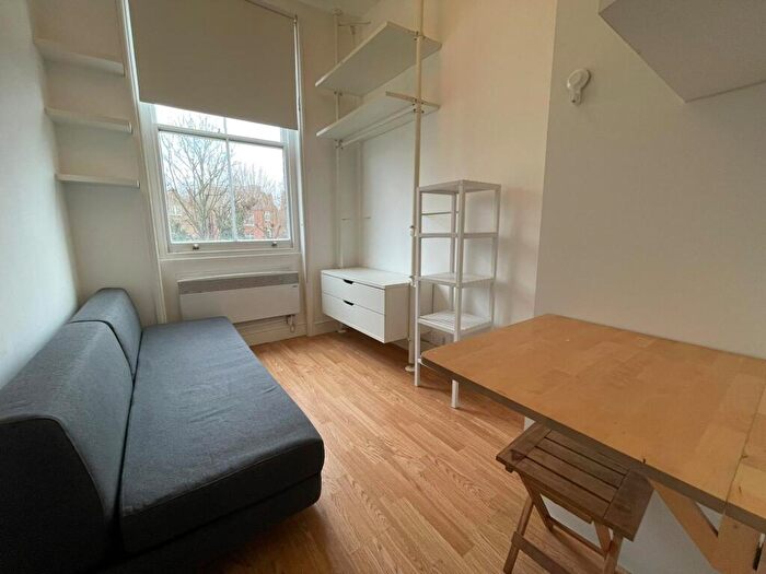 Apartment To Rent In Crossfield Road, Belsize Park, NW3