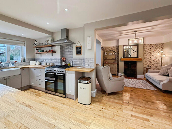 3 Bedroom Semi Detached House For Sale In Oxford Road, Swindon, SN3