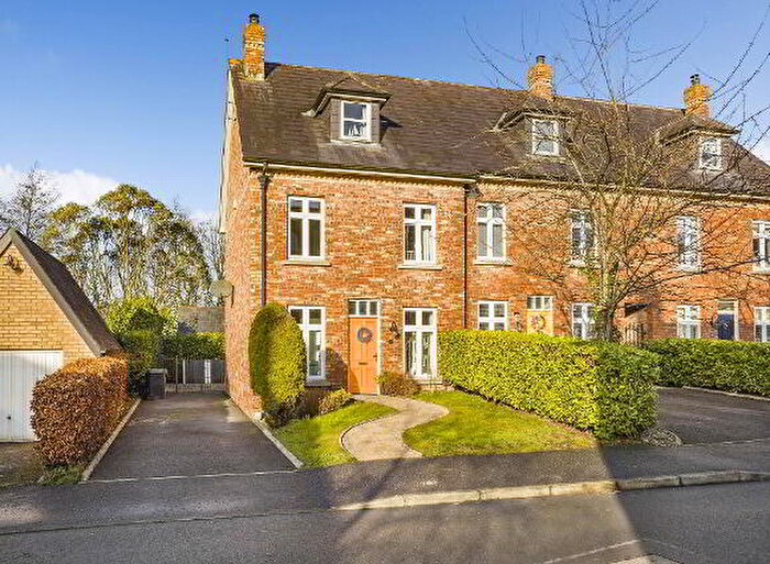 3 Bedroom End TownHouse For Sale In Governors Gate, Hillsborough, BT26