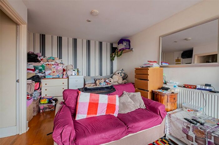 1 Bedroom Flat For Sale In Beechcroft Close, Valley Road, London, SW16