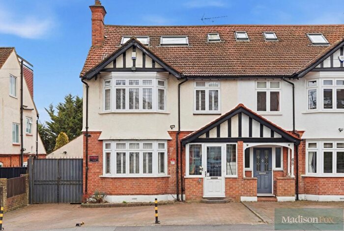 5 Bedroom Semi Detached House For Sale In Kings Avenue, Woodford Green, IG8