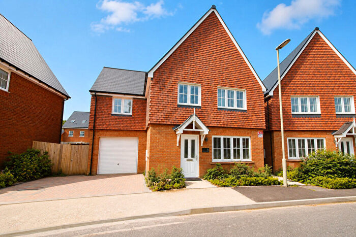 4 Bedroom Detached House For Sale In Coddington Grove, Lovedean, PO8