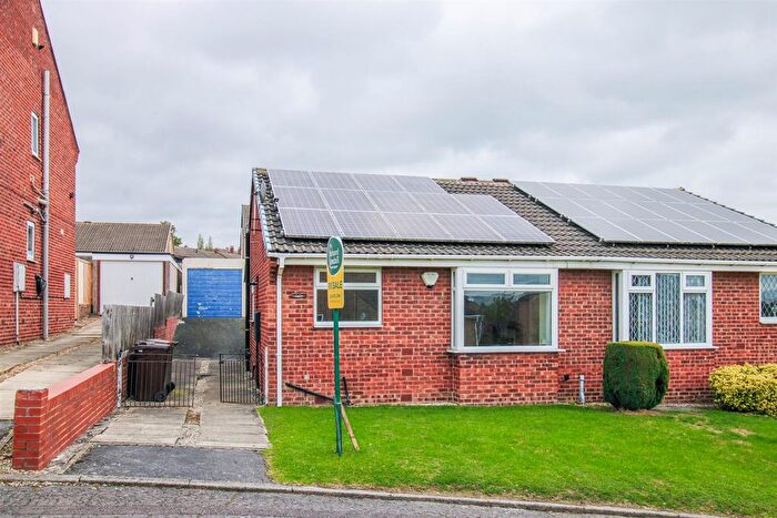 2 Bedroom Semi-detached Bungalow For Sale In Keats Grove, Stanley, Wakefield, WF3