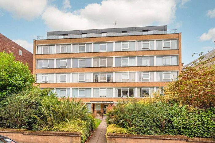2 Bedroom Flat For Sale In Keswick Road, Putney, London, SW15