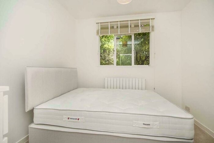 3 Bedroom Flat To Rent In Thurleigh Court, SW12