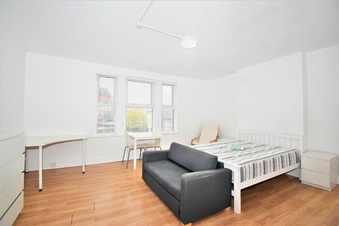 1 Bedroom Flat To Rent In Catford Hill, London, SE6