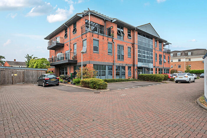 2 Bedroom Flat For Sale In Grosvenor Court, Hipley Street, Old Woking, GU22
