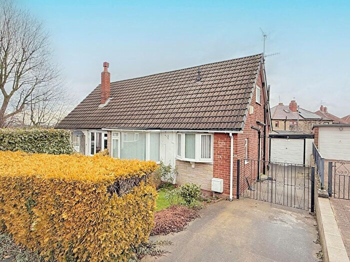 2 Bedroom Semi Detached Bungalow For Sale In Beecroft Close, Leeds, LS13