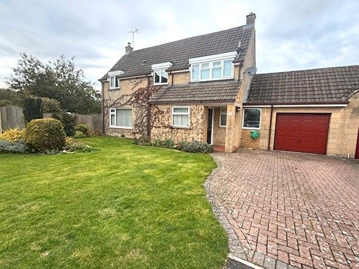 3 Bedroom Link Detached House For Sale In Cherry Tree Drive, Cirencester, GL7