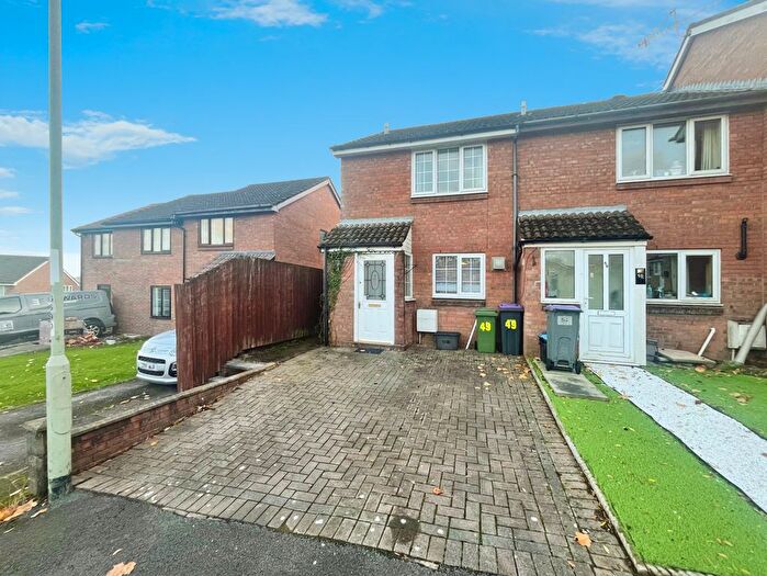 2 Bedroom Property To Rent In Open Hearth Close, Griffithstown, Pontypool, NP4