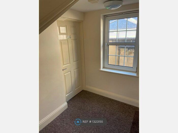 2 Bedroom Flat To Rent In Horstmann Close, Bath, BA1