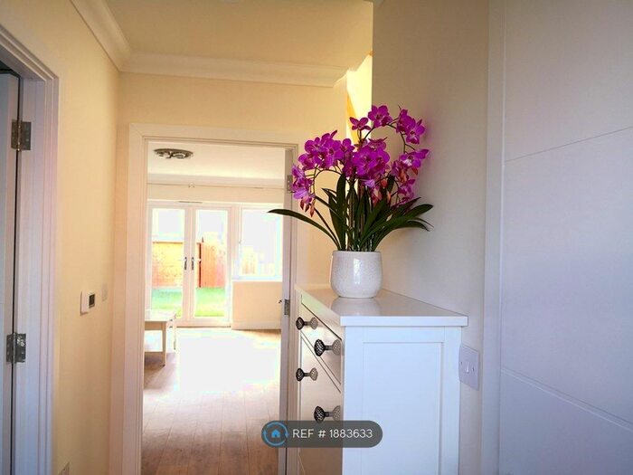 3 Bedroom Terraced House To Rent In Tidman Road, Reading, RG2