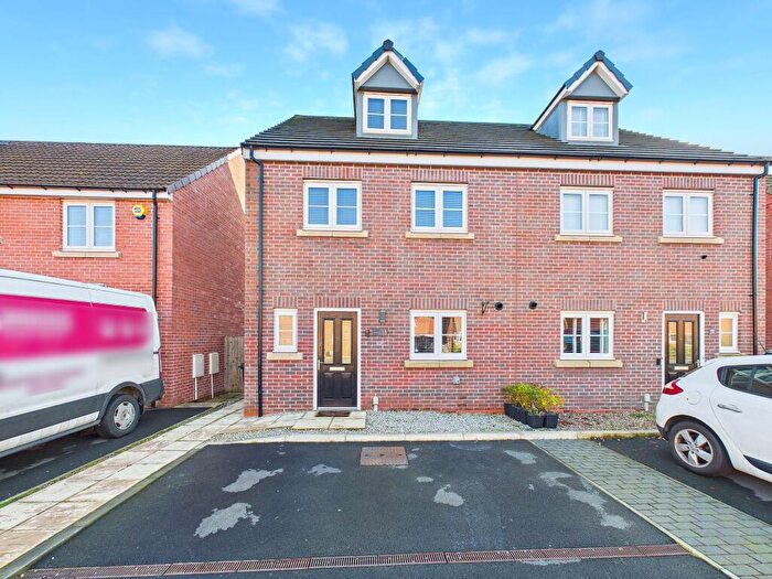 4 Bedroom Semi-Detached House For Sale In Pippin Way, Hatfield, DN7