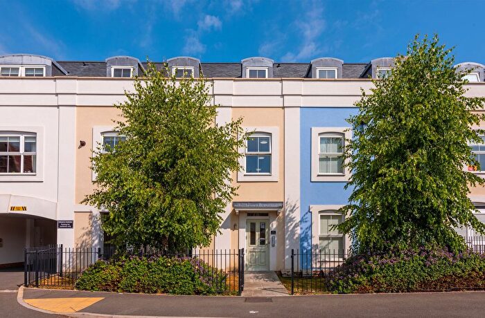 2 Bedroom Flat To Rent In Warren Road, Stockton House, RH2